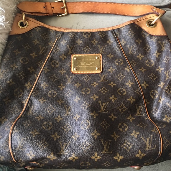 Louis Vuitton Handbags - LV GALLERIA GM